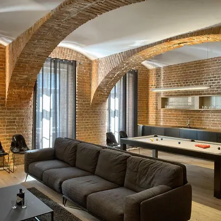 Unique Flat 22